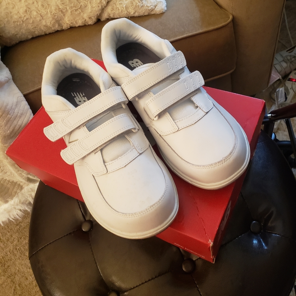 LIKE NEW " NEW BALANCE" 10 WIDE